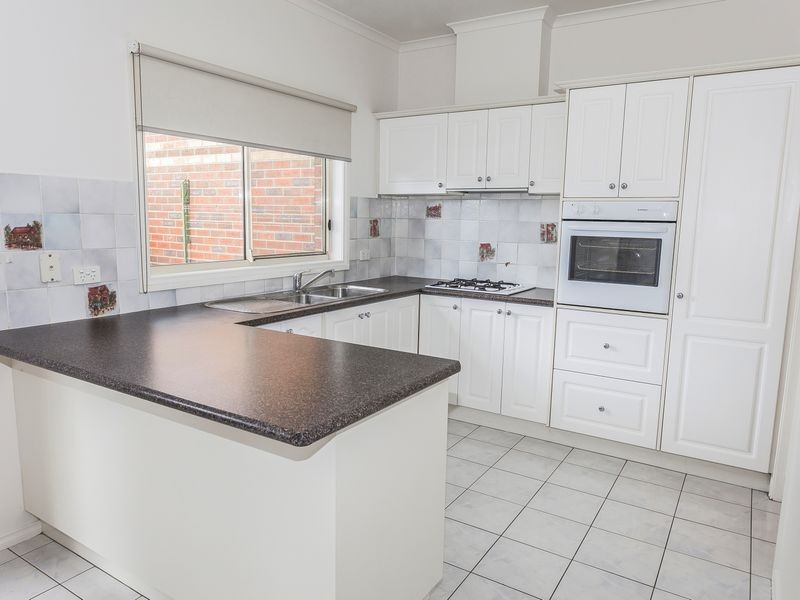 2/11 Malvern Avenue, Tullamarine VIC 3043