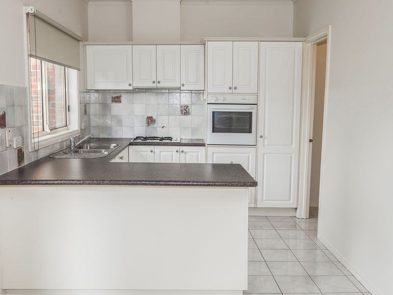 2/11 Malvern Avenue, Tullamarine VIC 3043