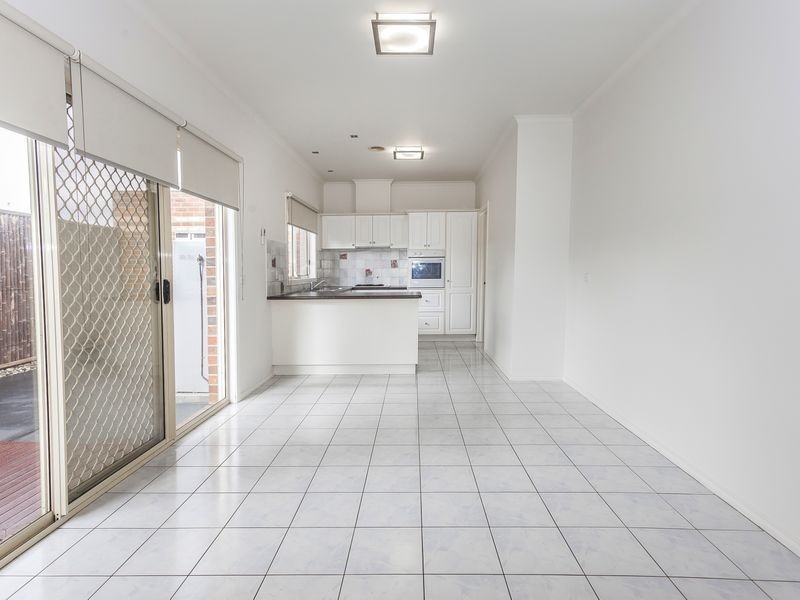 2/11 Malvern Avenue, Tullamarine VIC 3043