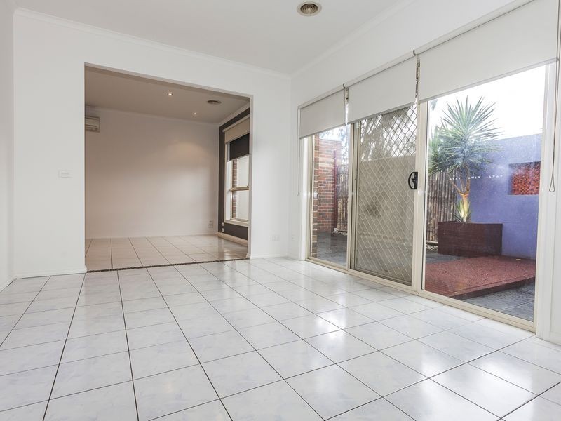 2/11 Malvern Avenue, Tullamarine VIC 3043