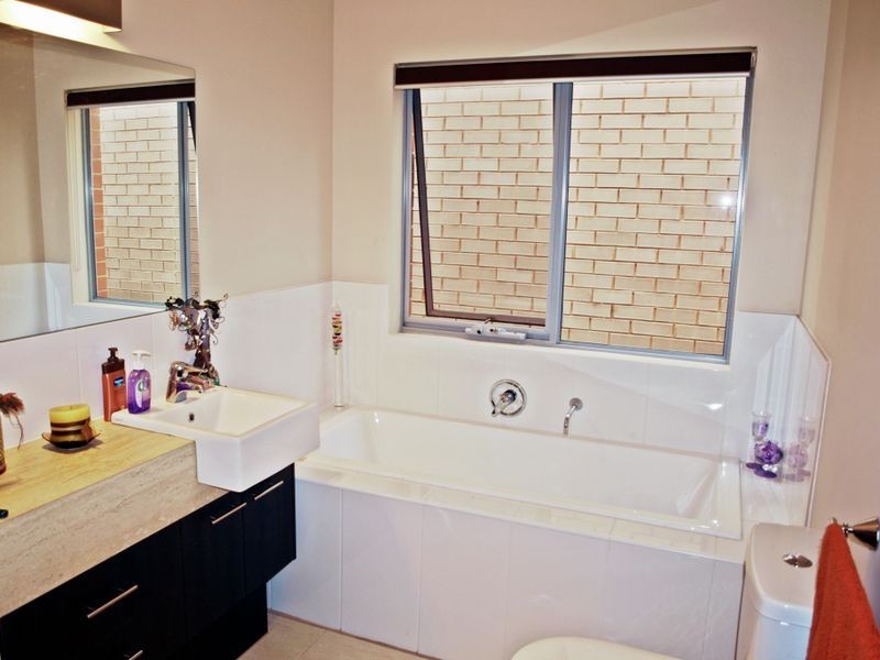 9 Thirlestane Place, Craigieburn VIC 3064