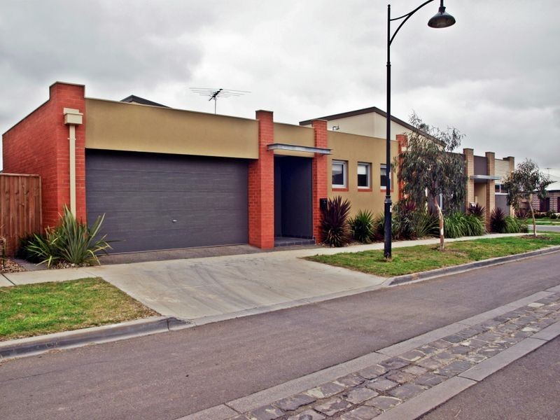 9 Thirlestane Place, Craigieburn VIC 3064