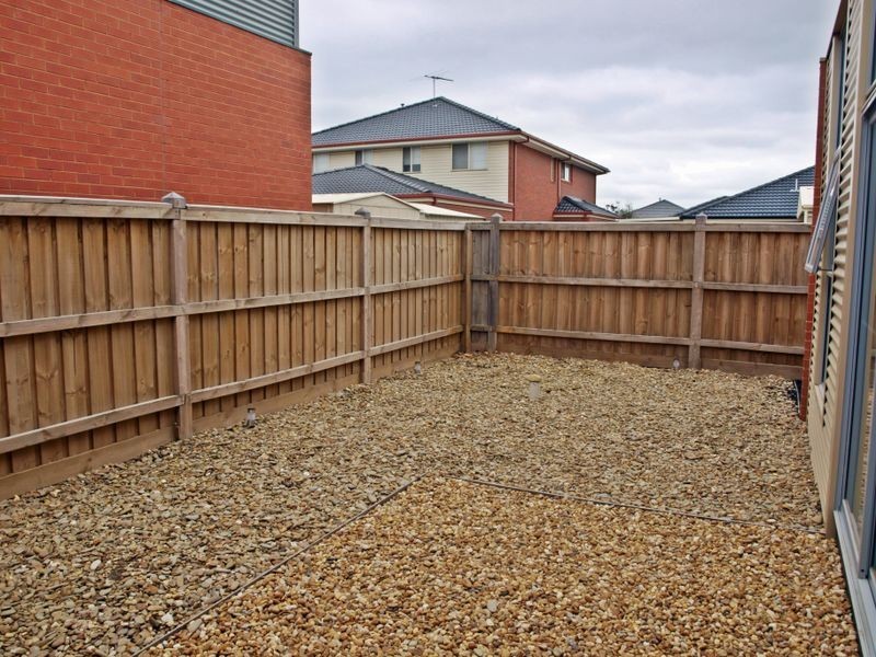 9 Thirlestane Place, Craigieburn VIC 3064