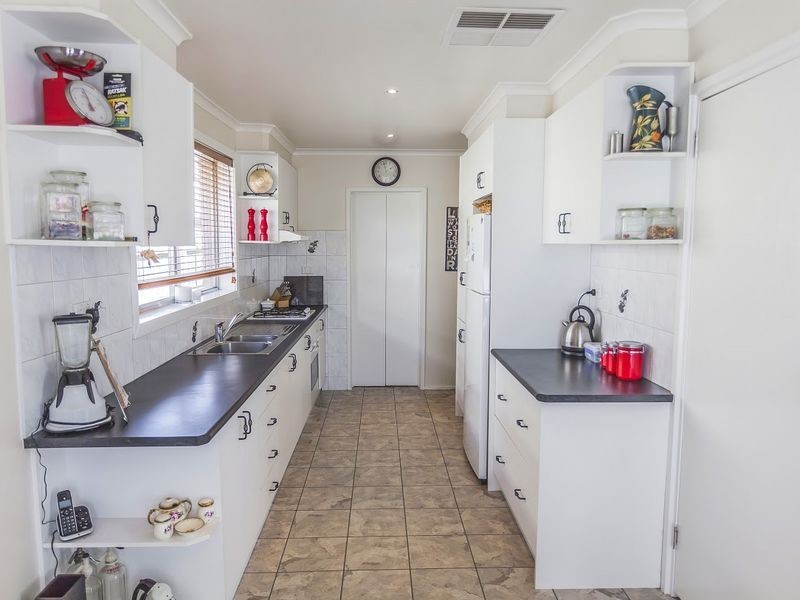 21 Bamford Avenue, Westmeadows VIC 3049