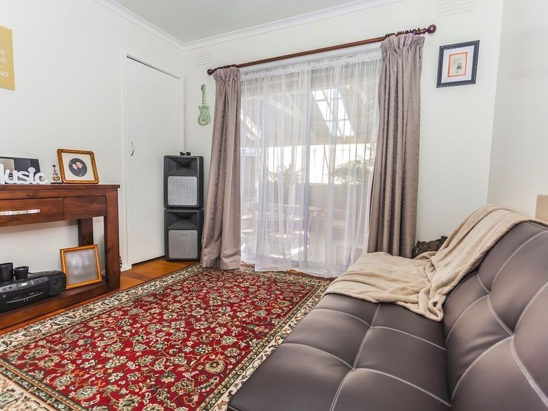 21 Bamford Avenue, Westmeadows VIC 3049