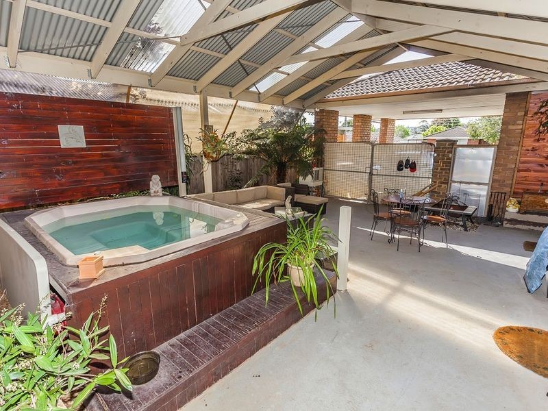 21 Bamford Avenue, Westmeadows VIC 3049