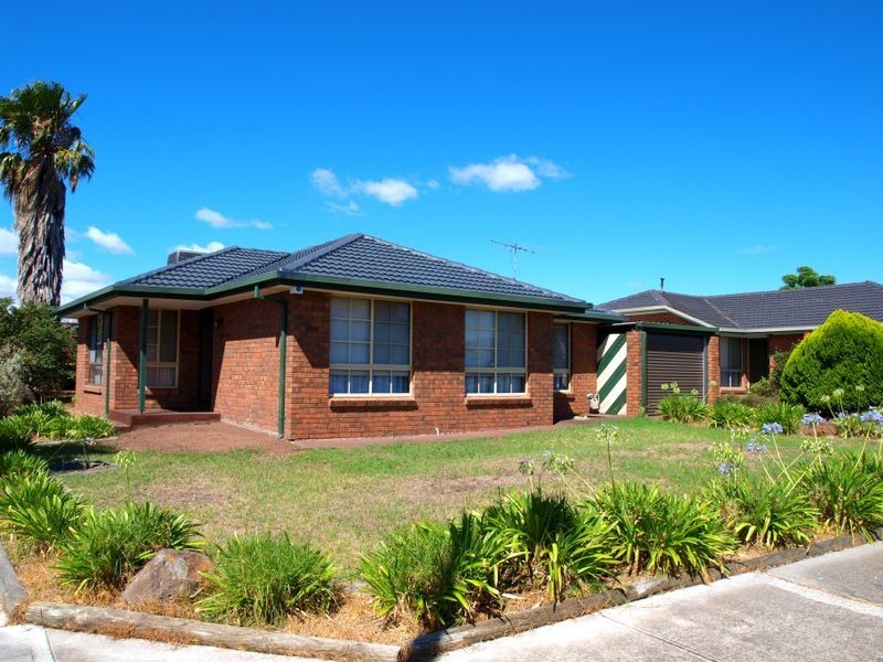 11 Wanaka Drive, Taylors Lakes VIC 3038
