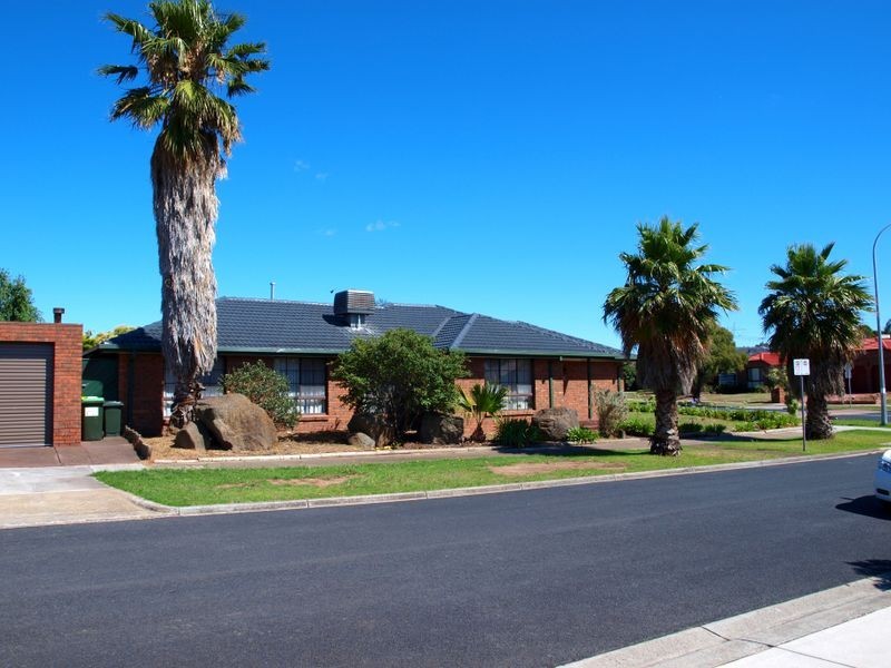 11 Wanaka Drive, Taylors Lakes VIC 3038
