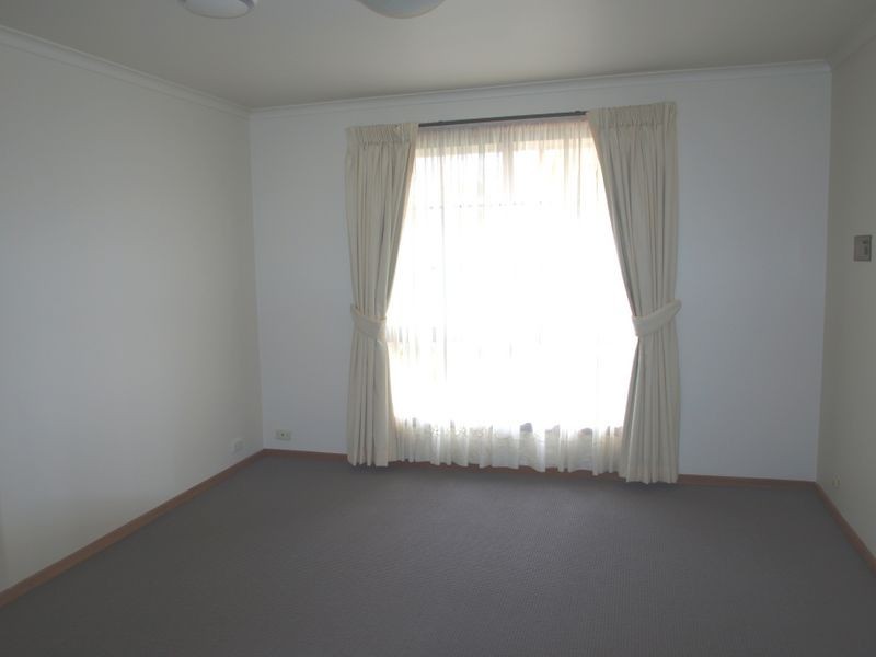 11 Wanaka Drive, Taylors Lakes VIC 3038