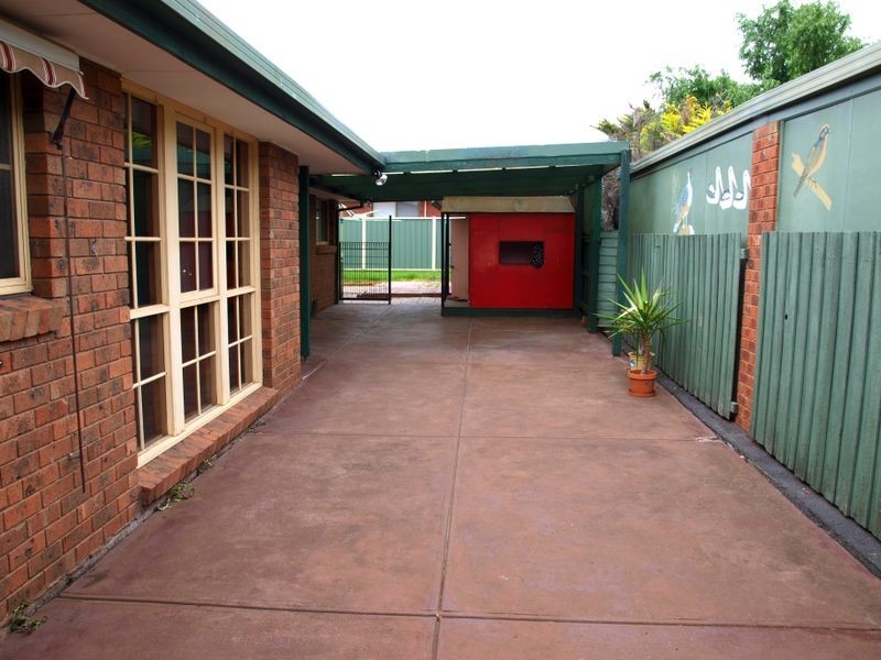 11 Wanaka Drive, Taylors Lakes VIC 3038