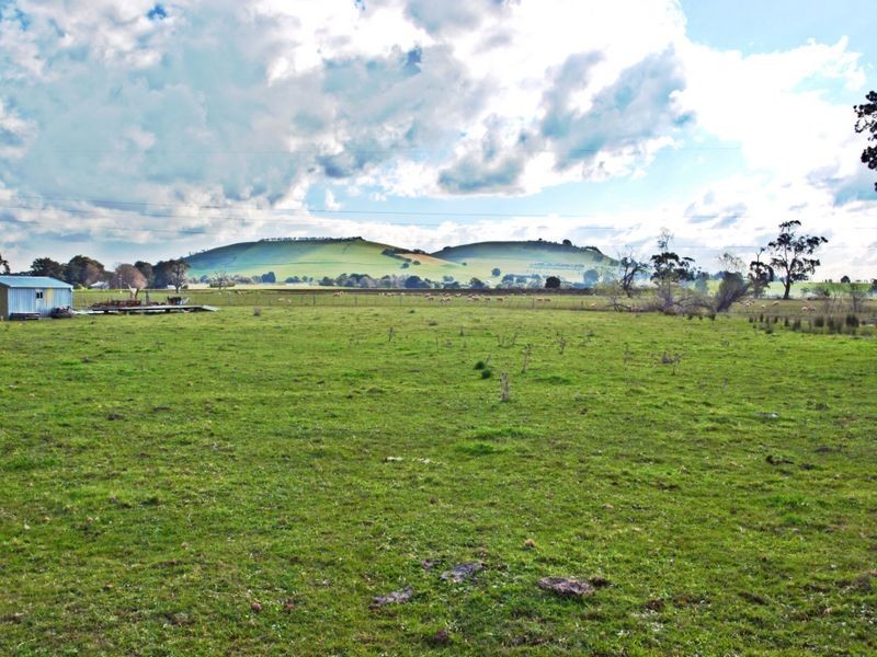 171 Kooroocheang Road, Blampied VIC 3364