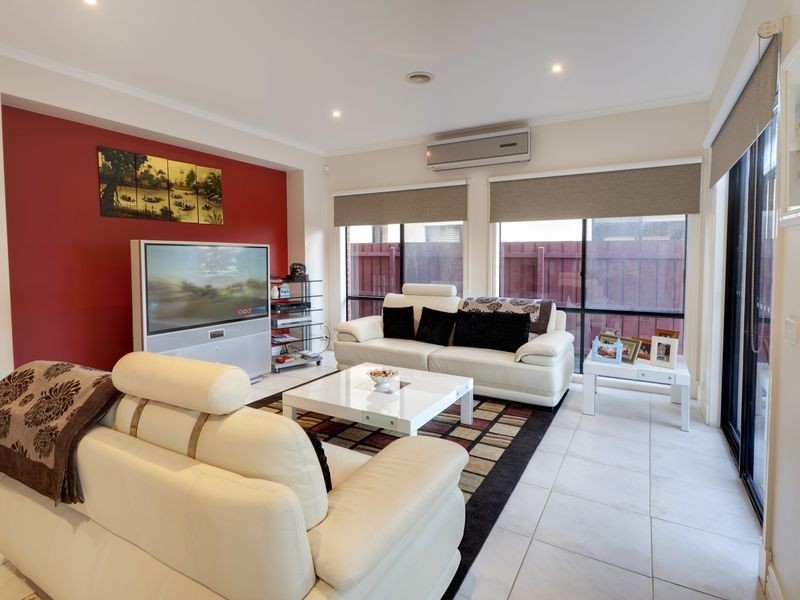 38 Rutherglen Crescent, Gowanbrae VIC 3043
