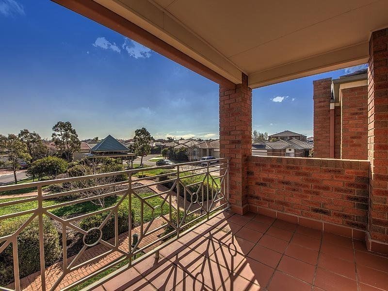 4 Wattletree Drive, Taylors Hill VIC 3037