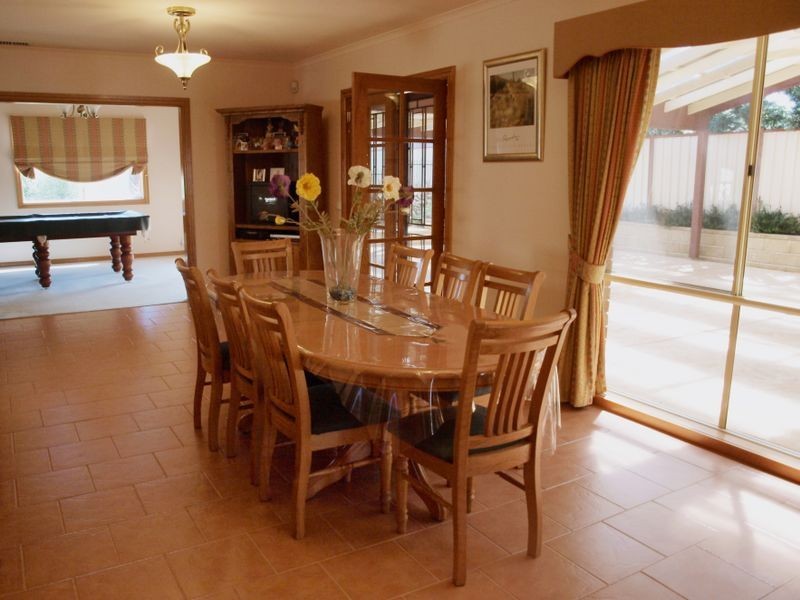 5 James Court, Hillside VIC 3037