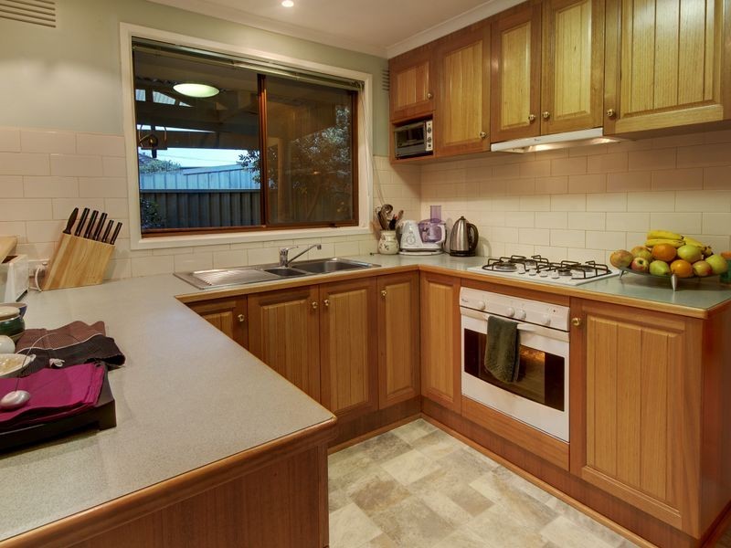 4 Adam Court, Gladstone Park VIC 3043