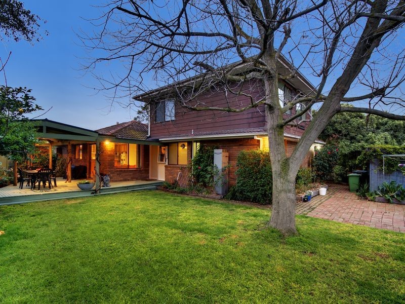 4 Adam Court, Gladstone Park VIC 3043