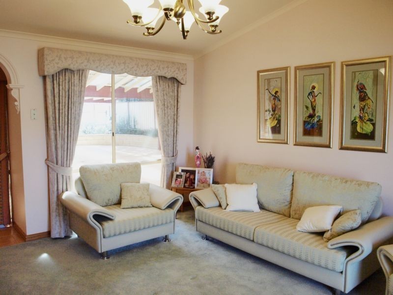 5 James Court, Hillside VIC 3037