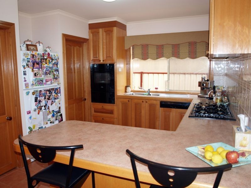 5 James Court, Hillside VIC 3037