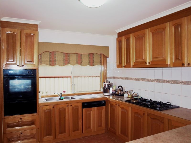 5 James Court, Hillside VIC 3037