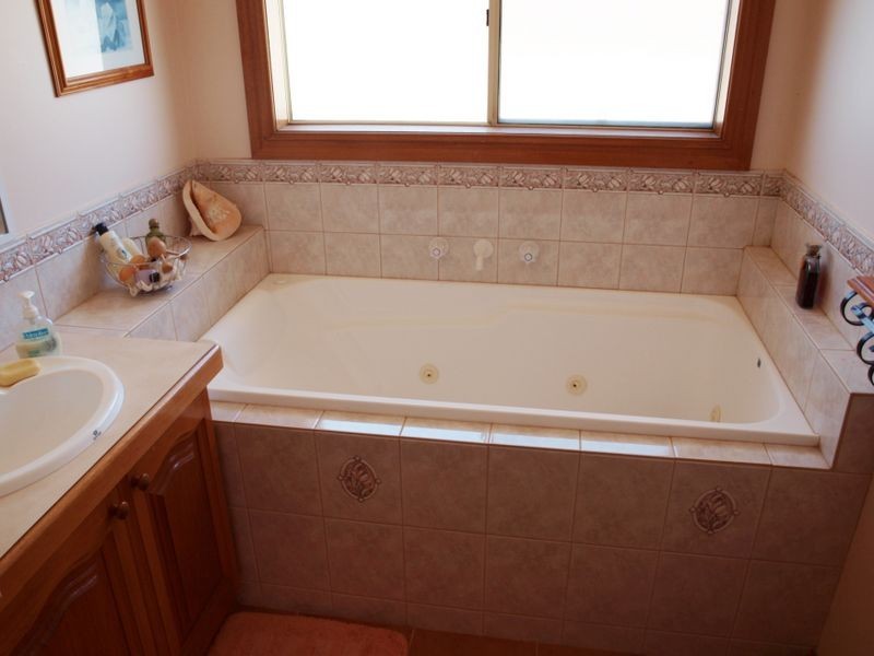 5 James Court, Hillside VIC 3037