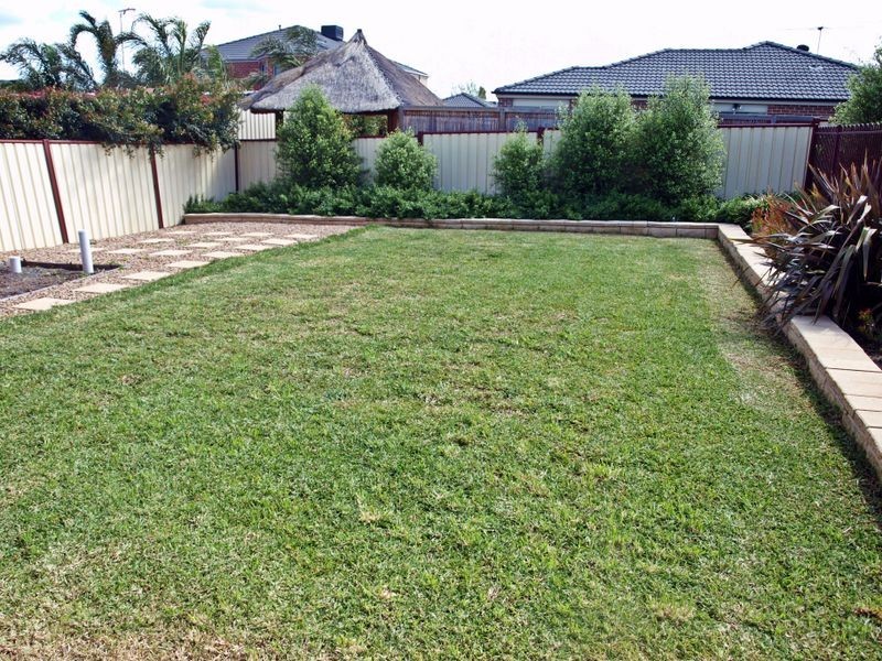 5 James Court, Hillside VIC 3037