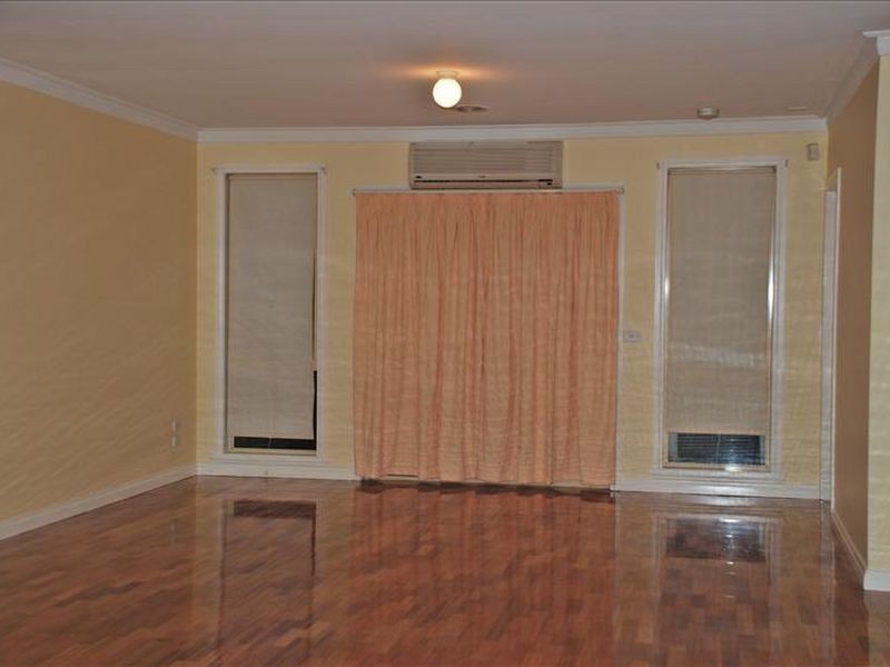 94 Tasman Crescent, Taylors Lakes VIC 3038