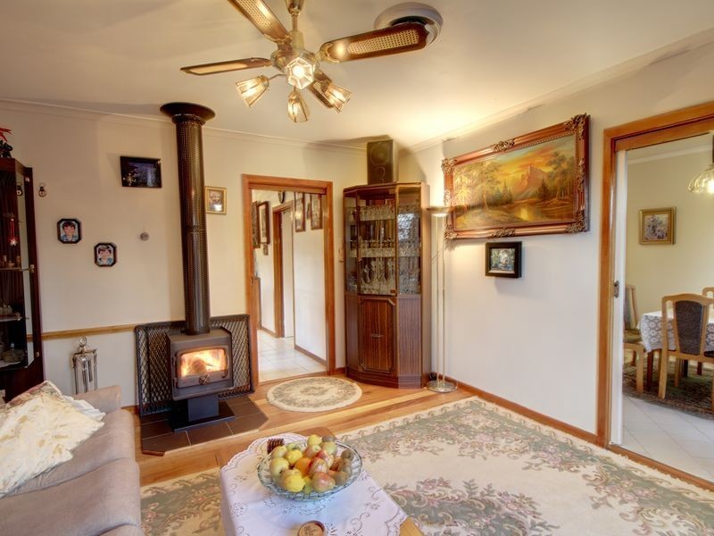 20 Hillside Grove, Airport West VIC 3042