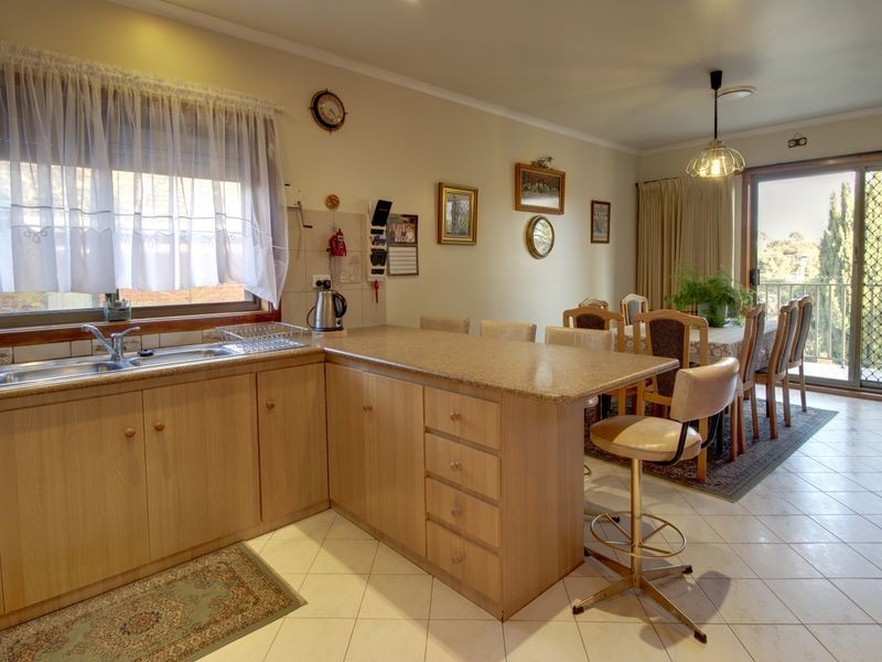 20 Hillside Grove, Airport West VIC 3042