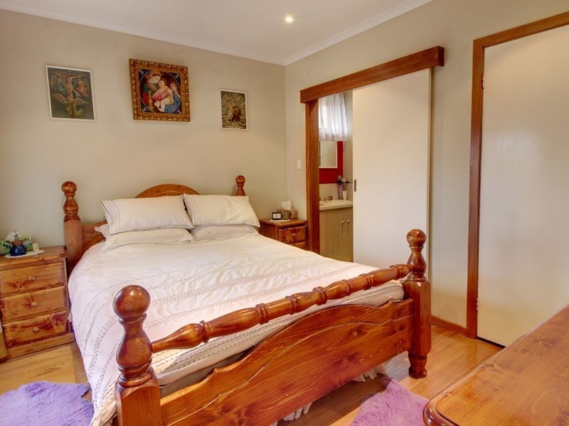 20 Hillside Grove, Airport West VIC 3042