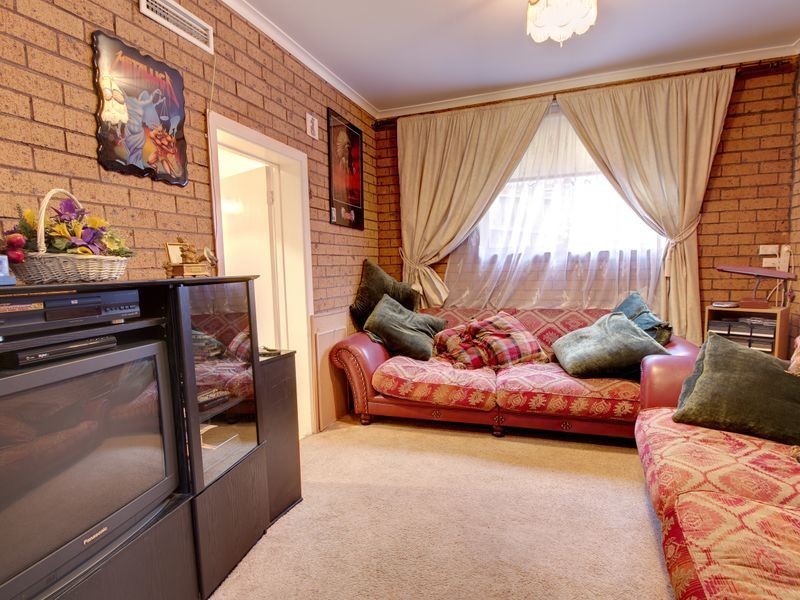 20 Hillside Grove, Airport West VIC 3042