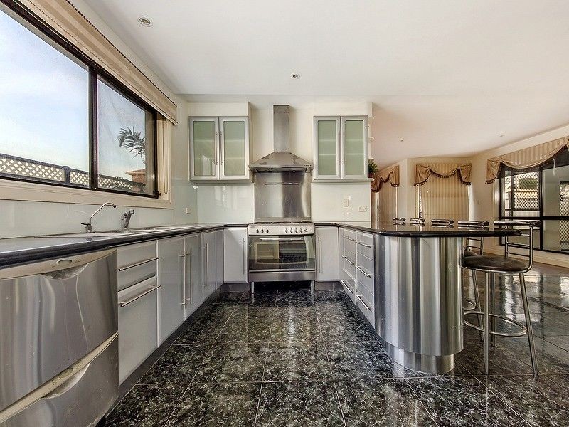 18 Grassy Point Road, Deer Park VIC 3023