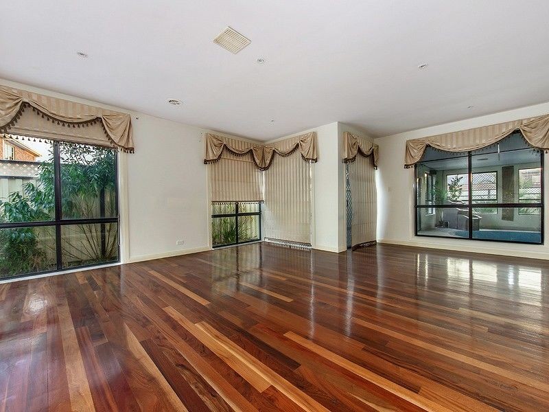 18 Grassy Point Road, Deer Park VIC 3023