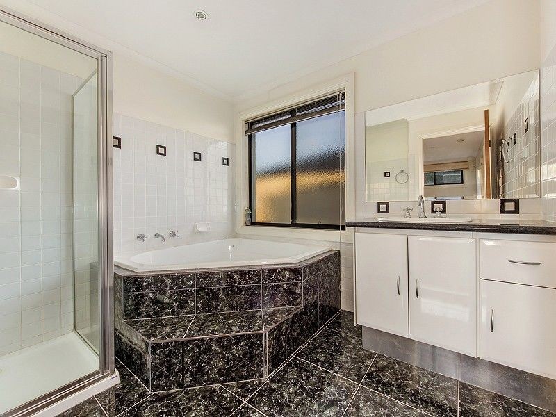 18 Grassy Point Road, Deer Park VIC 3023