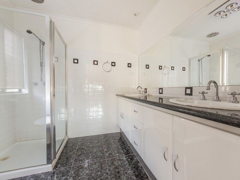 18 Grassy Point Road, Deer Park VIC 3023