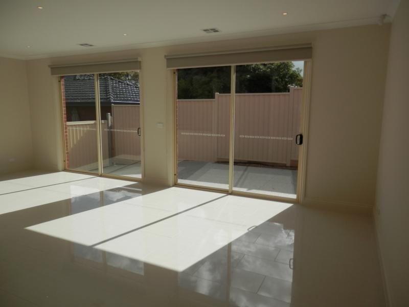 2/32 Caroline Street, Aberfeldie VIC 3040