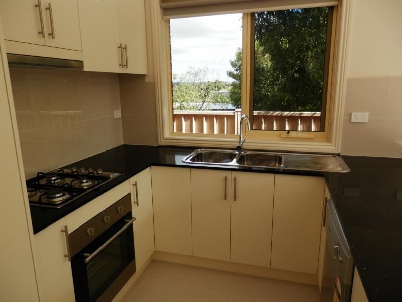 2/32 Caroline Street, Aberfeldie VIC 3040