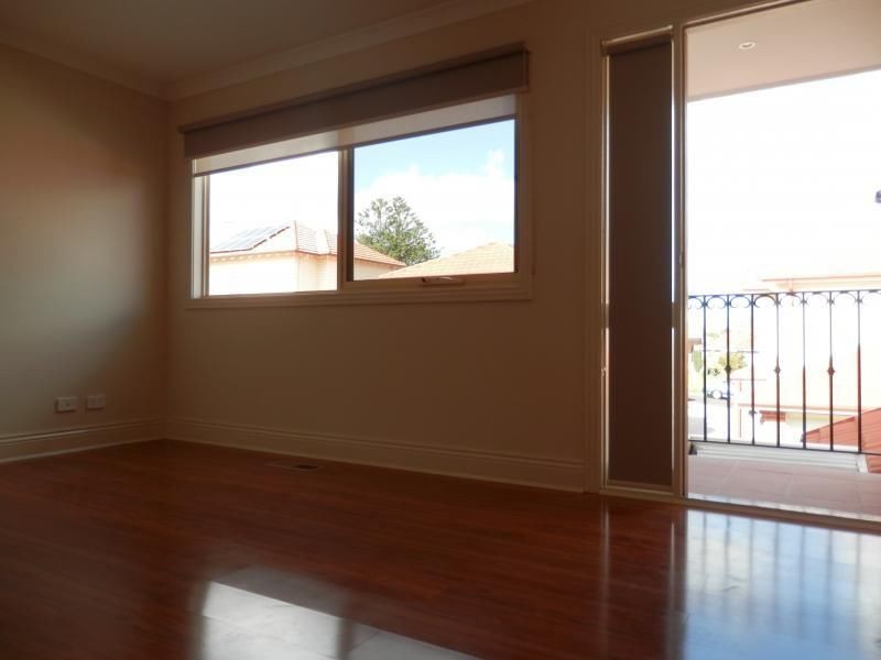 2/32 Caroline Street, Aberfeldie VIC 3040