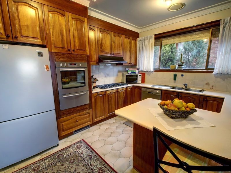 15 Harricks Crescent, Attwood VIC 3049