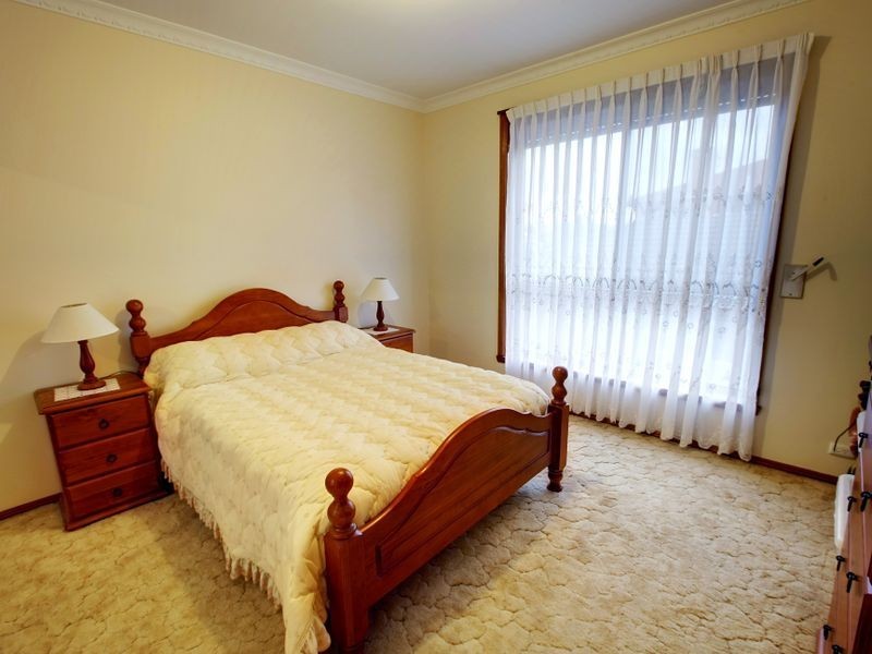 15 Harricks Crescent, Attwood VIC 3049