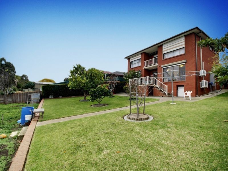 15 Harricks Crescent, Attwood VIC 3049