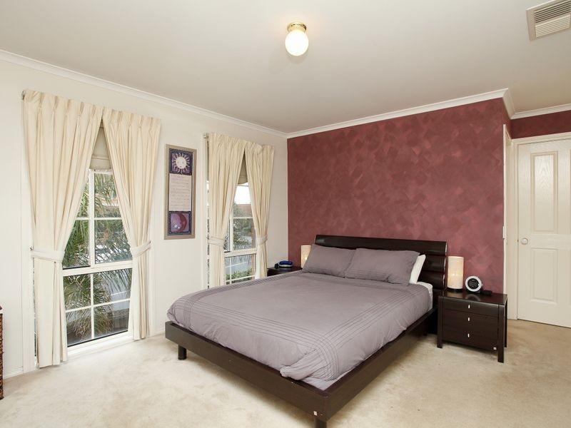 21 The Crest, Attwood VIC 3049