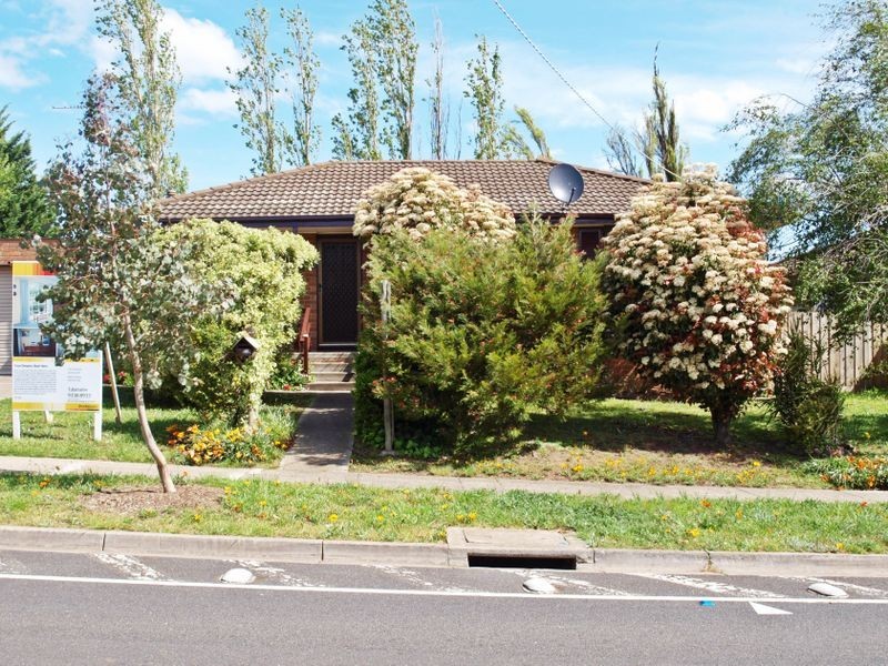 54 Harricks Crescent, Attwood VIC 3049