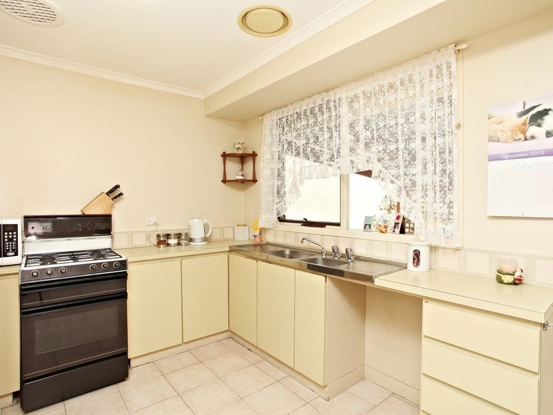 13 Haig Place, Attwood VIC 3049