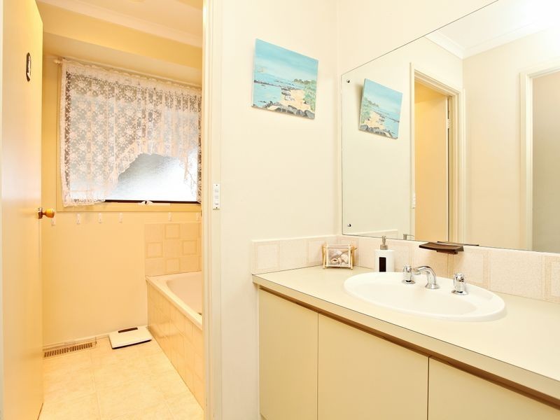 13 Haig Place, Attwood VIC 3049