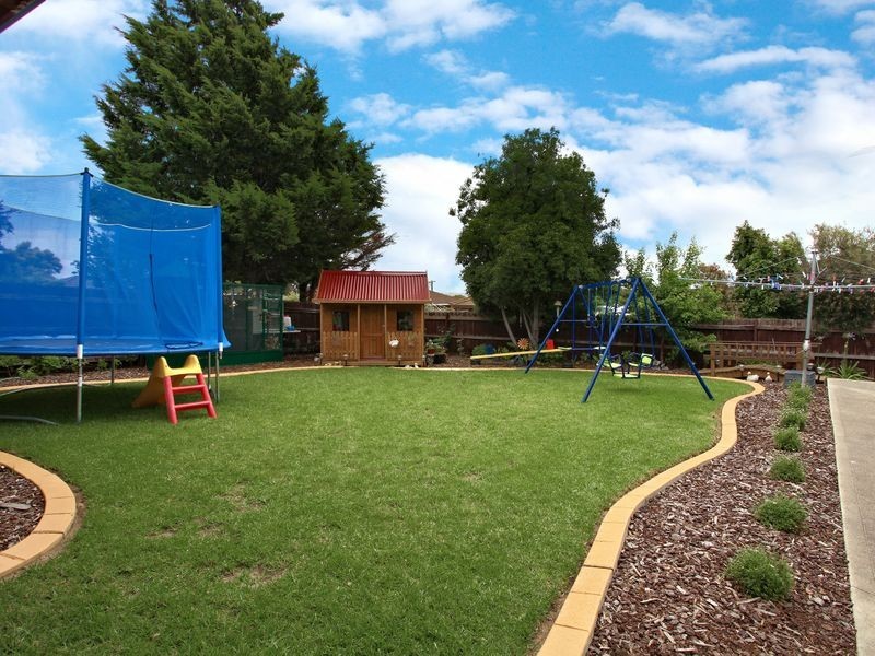 13 Haig Place, Attwood VIC 3049