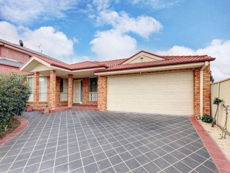 17 Bentley Avenue, Roxburgh Park VIC 3064