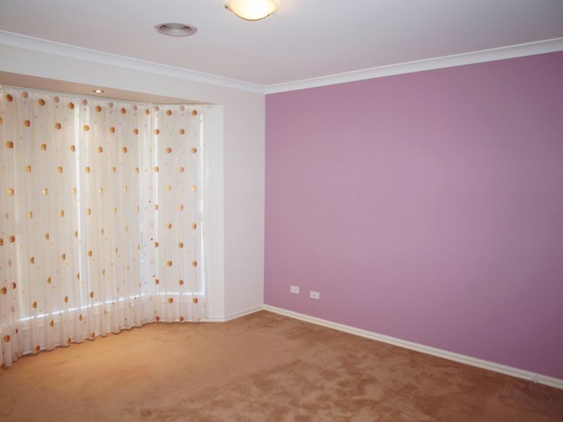 17 Bentley Avenue, Roxburgh Park VIC 3064