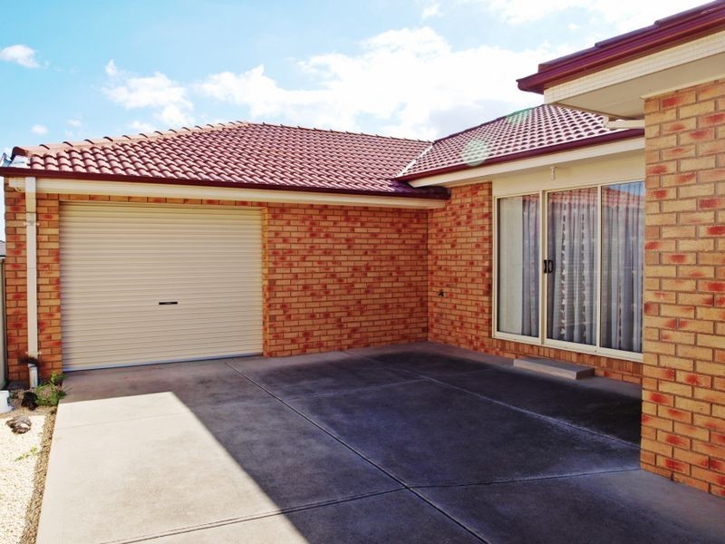 17 Bentley Avenue, Roxburgh Park VIC 3064