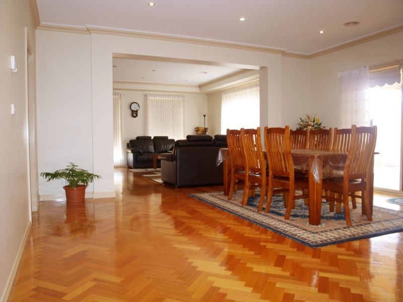 1 Broadway Street, Roxburgh Park VIC 3064