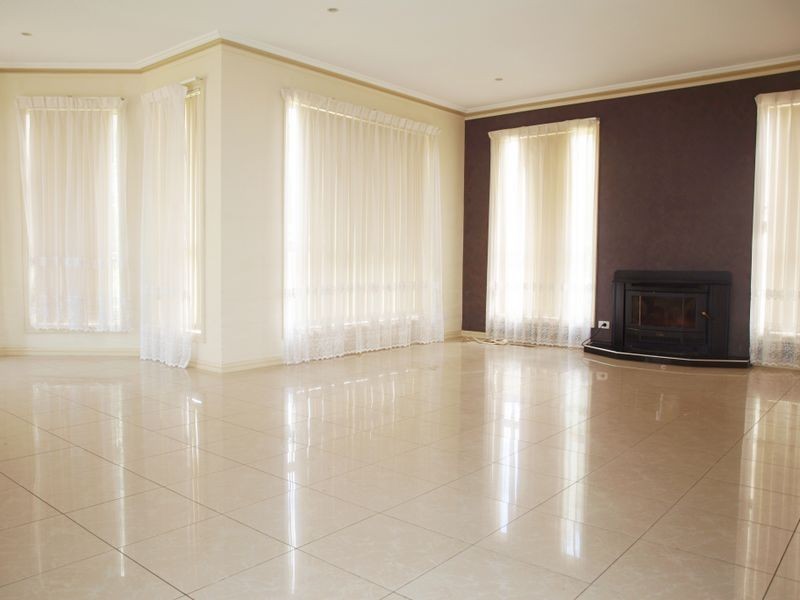 2 Mellor Rise, Roxburgh Park VIC 3064